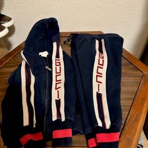 Used kids sweatsuit size 3y